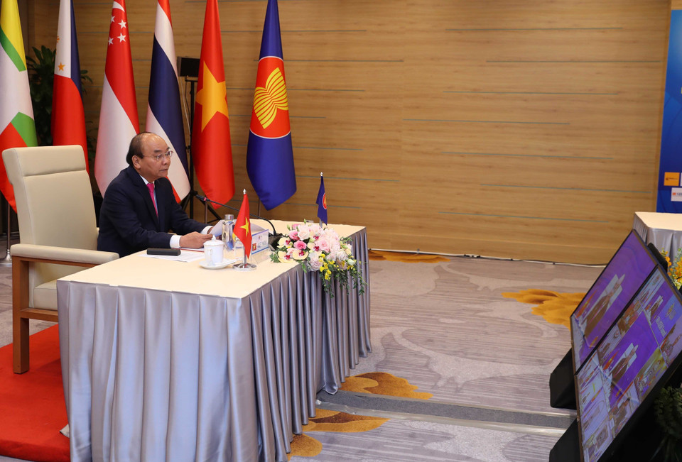 El primer ministro de Vietnam, Nguyen Xuan Phuc, presidente de ASEAN 2020, pronunció el discurso de apertura de la 36 Cumbre de la ASEAN. ( Foto: VNA)