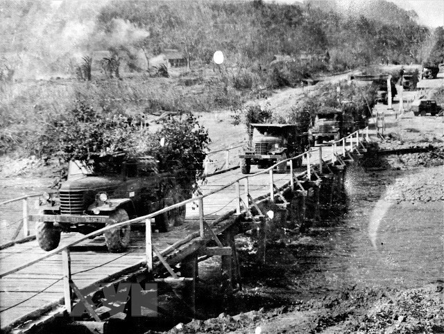 La aviación norteamericana realizó constantes ataques con la intención de cortar el suministro logístico desde la retaguardia del norte hasta el frente del sur, sin poder lograr ese objetivo. (Fuente: VNA)