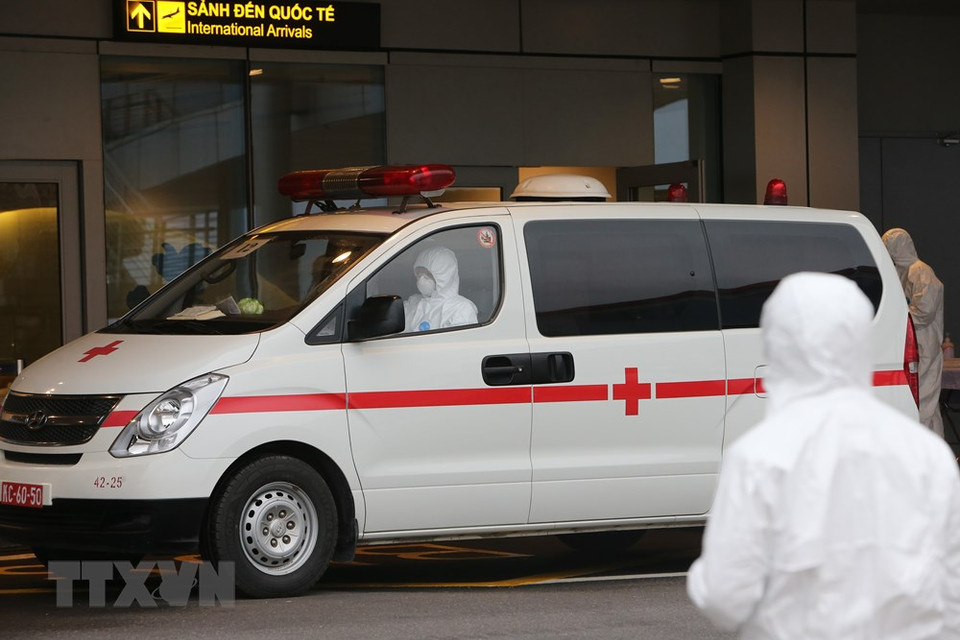 Vehículos especializados con equipo médico listos para cumplir las labores (Foto: VNA)