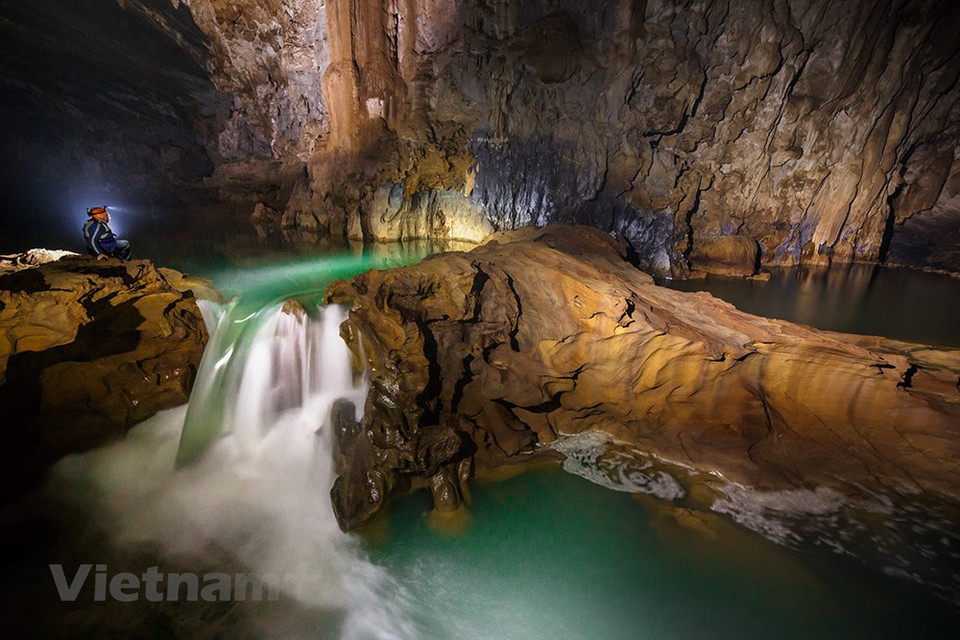 Cascada en la cueva Tu Lan. (Fuente: Oxalis Adventures/Vietnam+)