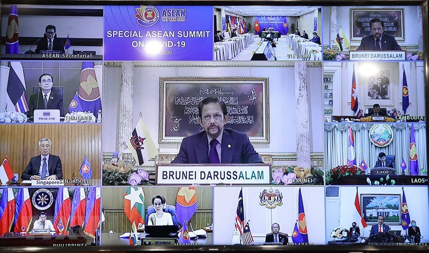 El sultán de Brunei, Hassanal Bolkiah, interviene en la Cumbre (Foto: VNA)