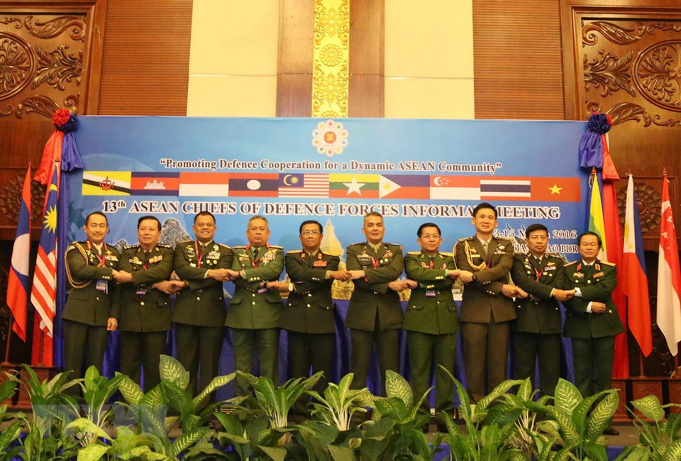 El general Do Ba Ty, jefe del Estado Mayor del Ejército Popular de Vietnam, dirigió a la delegación vietnamita a asistir a la 13ª reunión no oficial del Comandante de la Fuerza de Defensa de la ASEAN (ACDFIM-13) el 14 de marzo de 2016, en Vientiane (Foto: VNA)