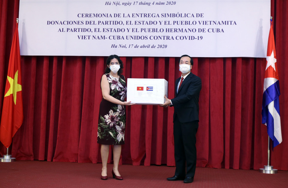 Ceremonia de entrega de donación (Foto: VNA)