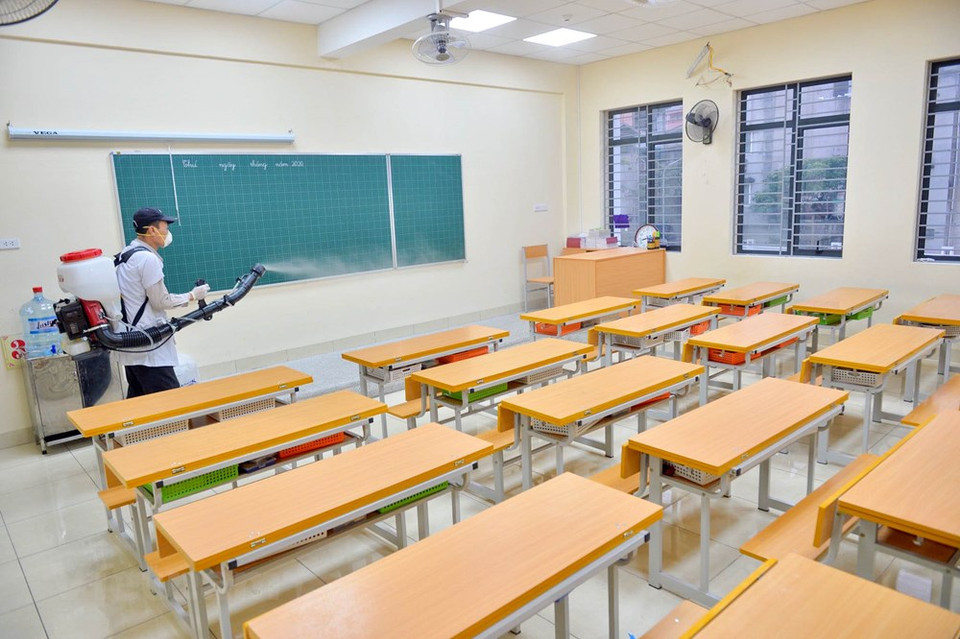 Antes el riesgo del contagio del nuevo coronavirus (2019-nCoV), muchas escuelas en Vietnam iniciaron hoy la fumigación y la limpieza. (Foto: Vietnam +)