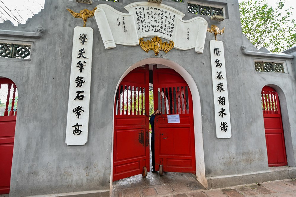 La dirección para la Prevención y Control de Enfermedades de Hanoi alerta la población del contagio del COVID -19 (Foto: Vietnam +)