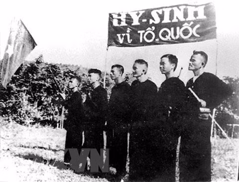 El grupo guerrillero de Ba To, establecido el 14 de marzo de 1945 después del levantamiento de Ba To, en la provincia central de Quang Ngai. Los guerrilleros lucharon y ganaron el 11 de marzo de 1945, estableciendo así gobierno revolucionario del pueblo en las provincias centrales del país, contribuyendo a la victoria de la Revolución de Agosto en 1945. (Archivo de VNA)