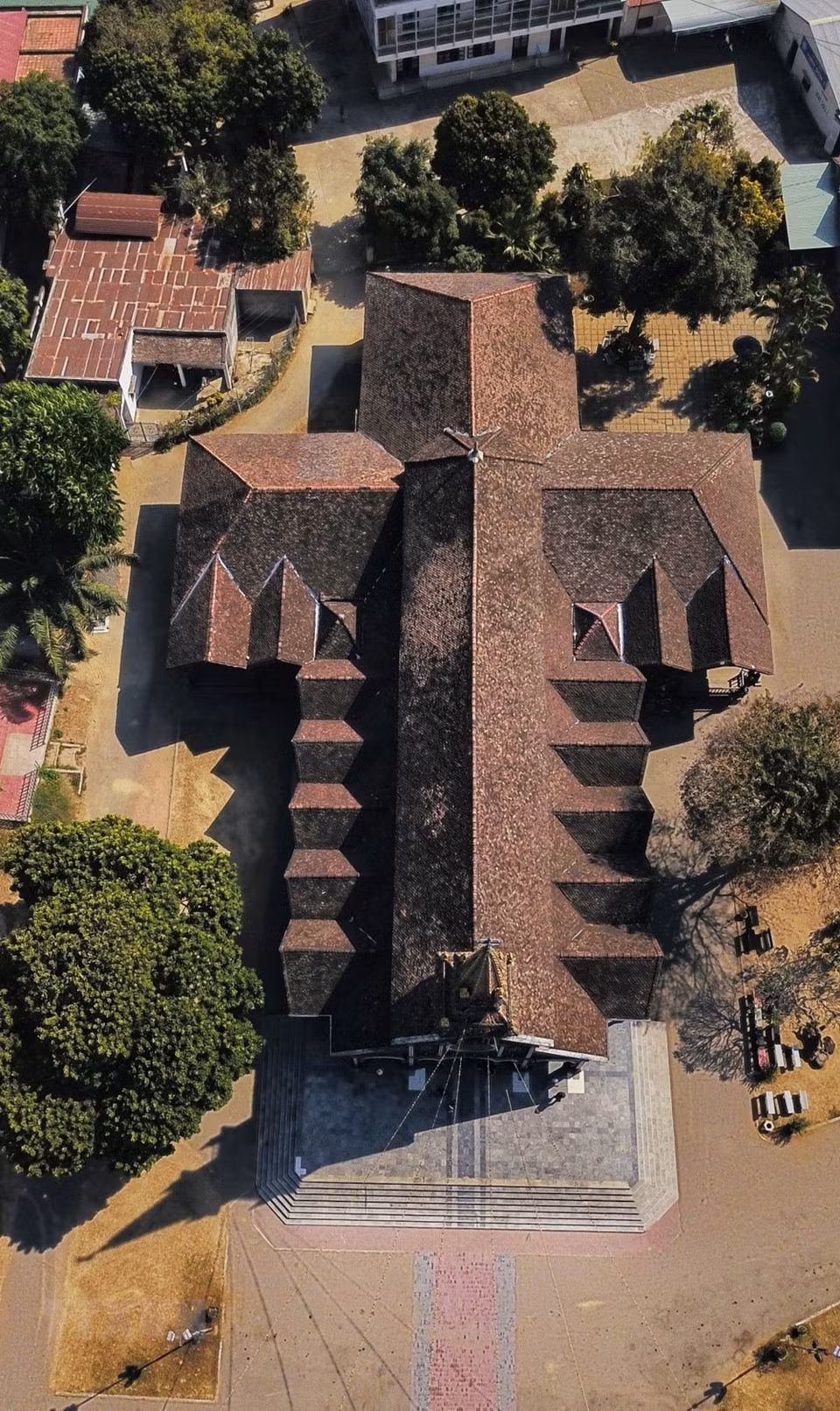 La catedral Kon Tum es también conocido como la iglesia de madera debido a su especial arquitectura. (Foto: VNA)