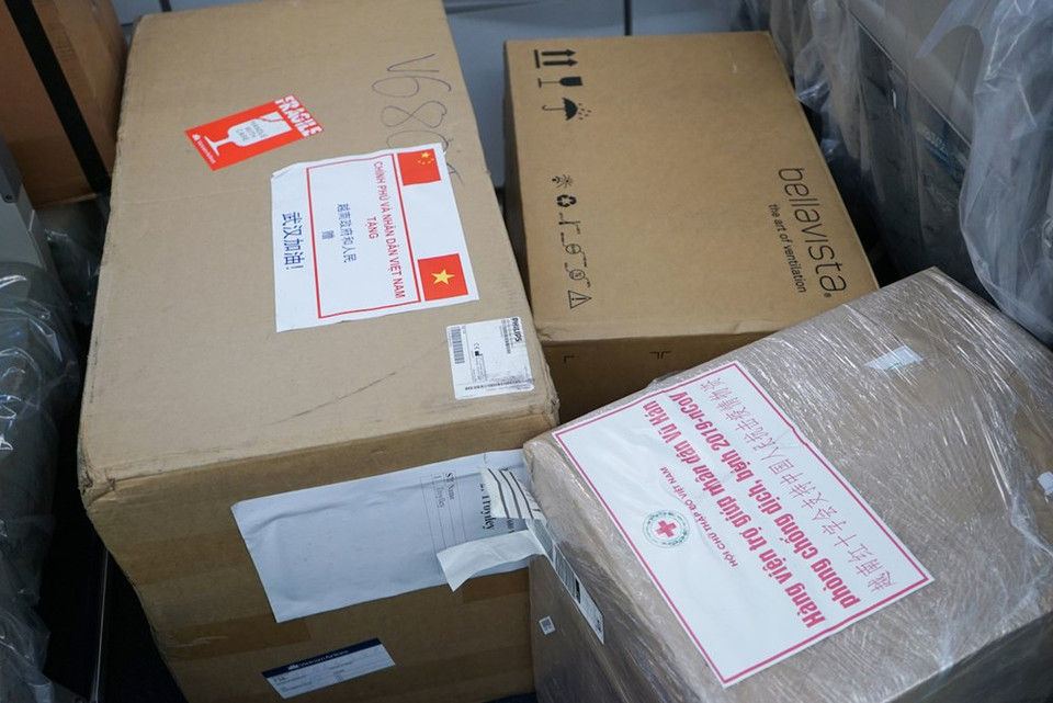 Equipos y productos sanitarios donados por el gobierno y pueblo de Vietnam a China (Foto: Vietnam Airlines)