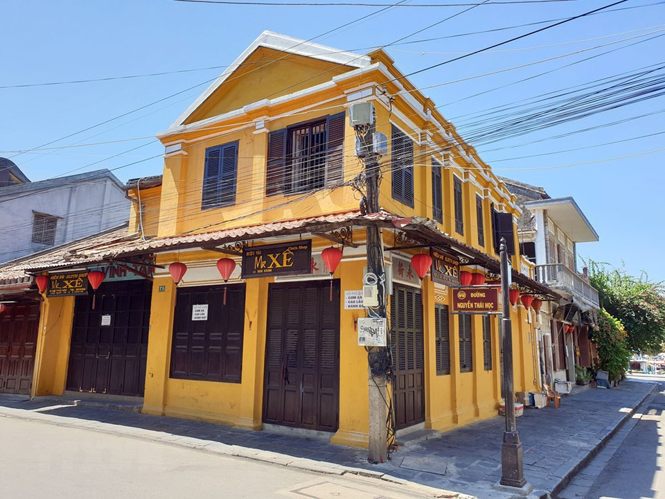 Las tiendas en Hoi An detuvieron todas las actividades antes de implementar el distanciamiento social. (Foto: VNA)