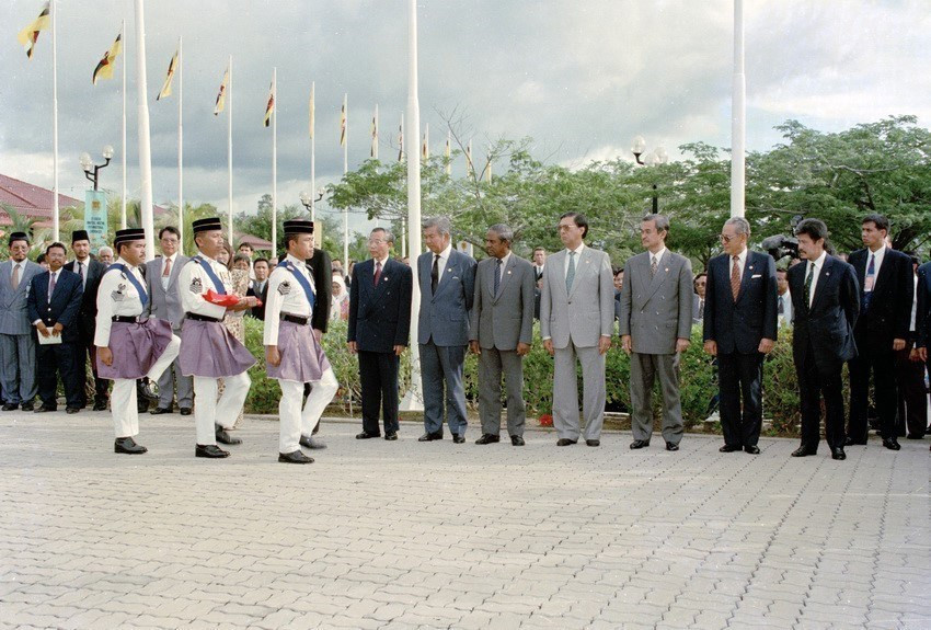 Ceremonia de izado de la bandera de Vietnam (Foto: VNA)