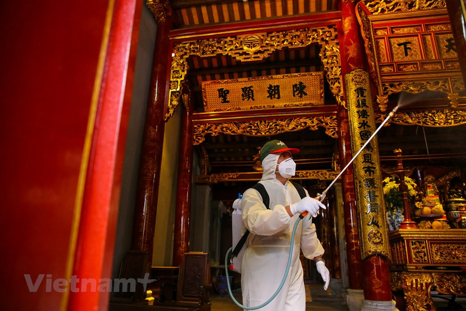 Se trata de la cuarta vez que se desinfectan los lugares turísticos desde que se registraron los casos del coronavirus en Hanoi en el fin de semana pasada. (Foto: Vietnam +)