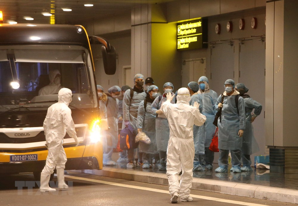Los viajeros fueron sometidos a controles médicos y procedimientos de inmigración. (Foto: VNA)