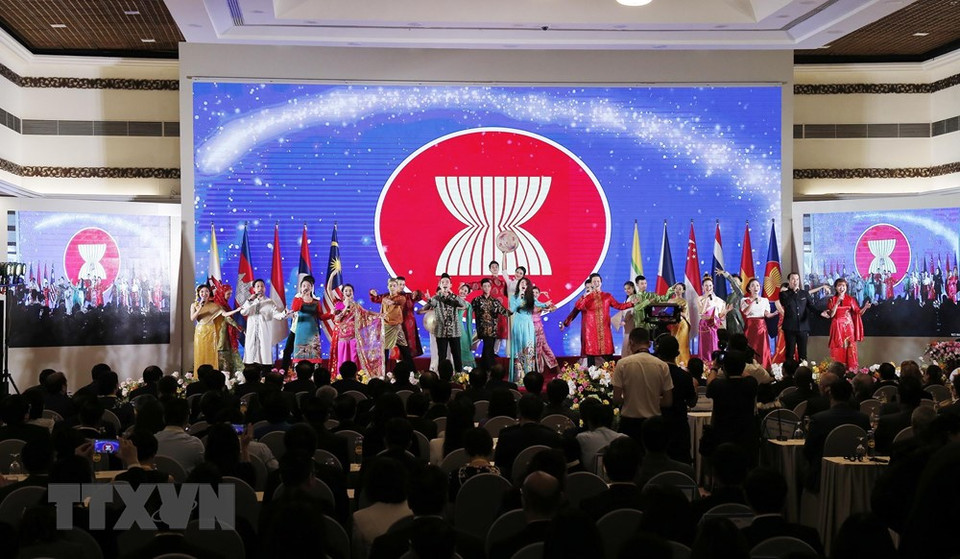 La ceremonia de apertura de la 36 Cumbre de la ASEAN comenzó con el canto de la ASEAN (Foto: VNA)
