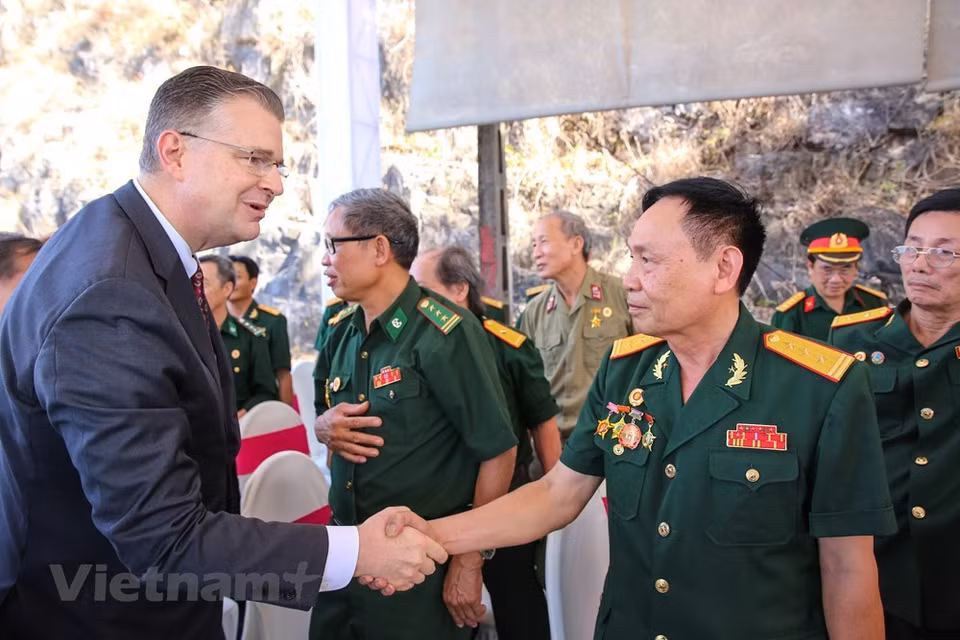 La visita marca el 25 aniversario del restablecimiento de las relaciones diplomáticas entre Vietnam y EE.UU. (Foto: VNA)