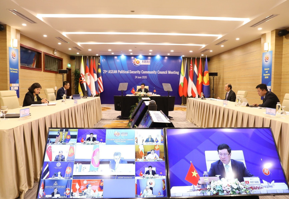 Panorama de la reunión en línea de la Conferencia de Política - Seguridad de la ASEAN en el Centro Internacional de Convenciones en Hanoi. (Foto: VNA)