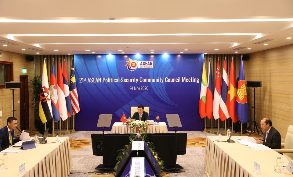 Panorama de la reunión en línea de la Conferencia de Política - Seguridad de la ASEAN en el Centro Internacional de Convenciones en Hanoi. (Foto: VNA)