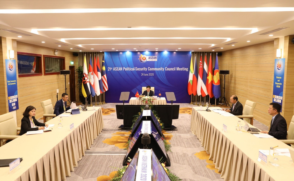 Panorama de la reunión en línea de la Conferencia de Política - Seguridad de la ASEAN en el Centro Internacional de Convenciones en Hanoi. (Foto: VNA)