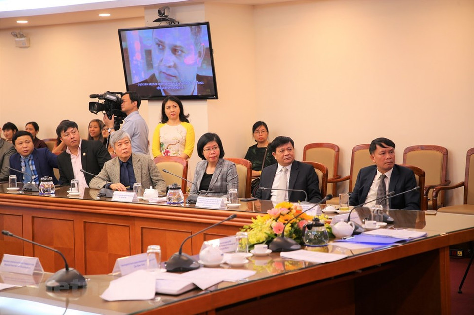 El editor en jefe de VietnamPlus, Tran Tien Duan, afirma que el periódico continuará esforzándose sin cesar para elevar la calidad de sus publicaciones, divulgar imágenes del país y la gente de Vietnam al mundo y ser un puente de conexión con los amigos de la nación indochina en el mundo. (Foto: Vietnam +)