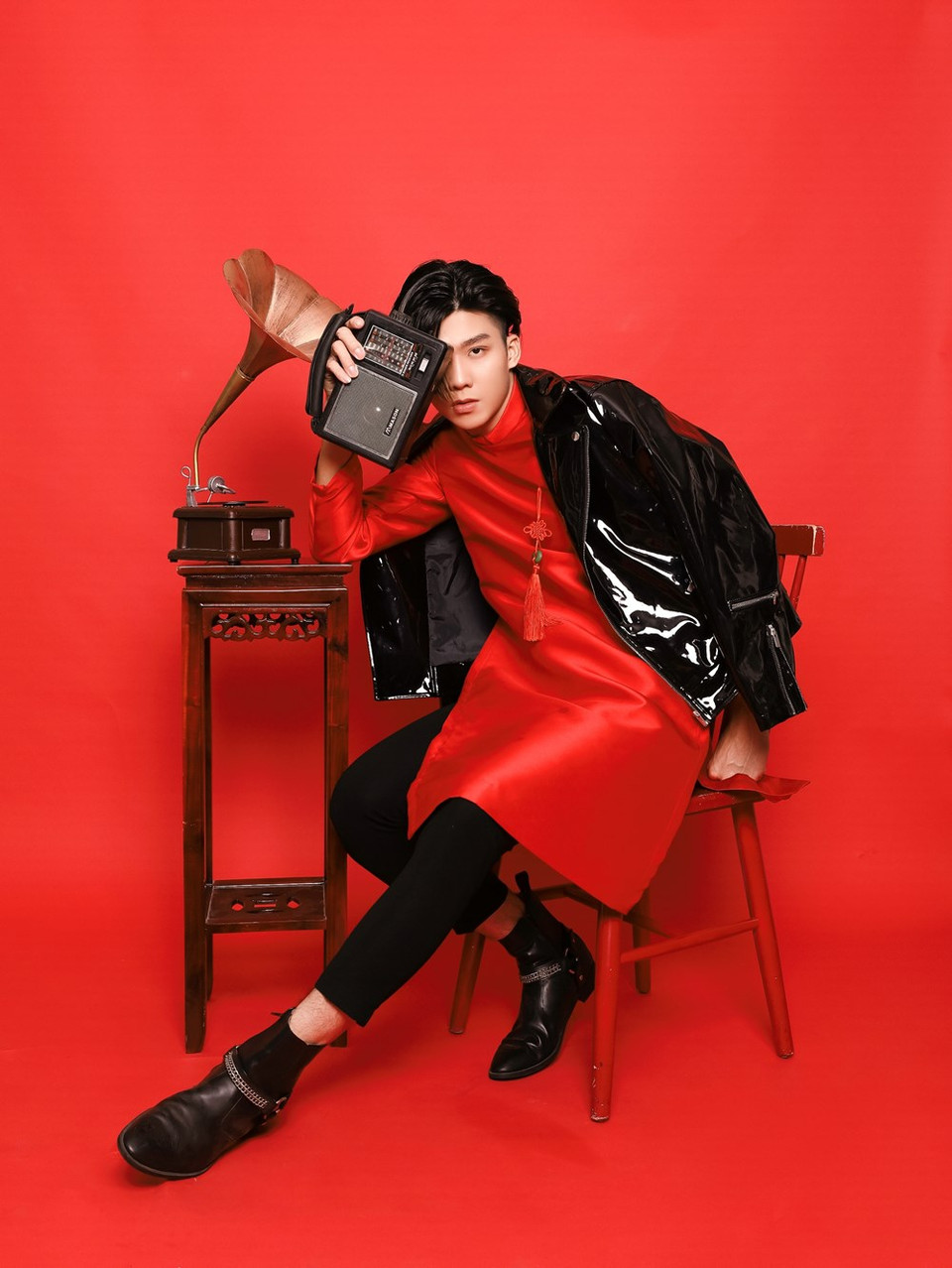 Rapper Soho combina traje tradicional y moderno (Foto: CTV/Vietnam+)h