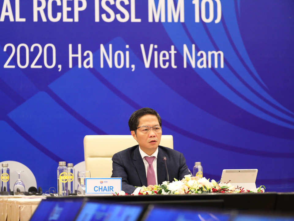El Ministro de Industria y Comercio de Vietnam, Tran Tuan Anh, preside la reunión de RCEP de forma virtual. (Foto: VNA)