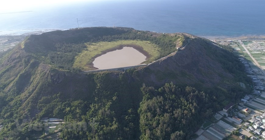 El volcán inactivo Gieng Tien en la isla de Ly Son (Foto: VietnamPlus)