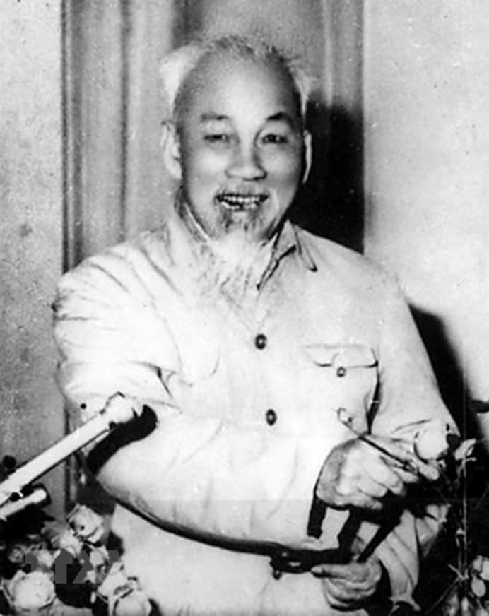 El Tío Ho felicitó el pueblo en ocasión del Nuevo Año Lunar en 1968. (Foto: archivo)