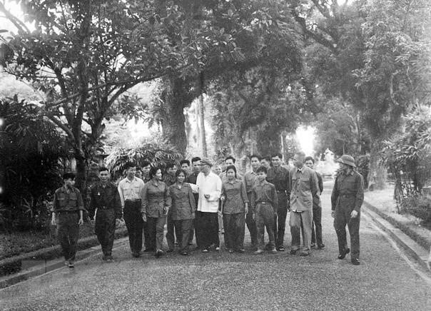 El Presidente Ho Chi Minh recibió a una delegación de héroes del Ejército de Liberación Nacional del Sur el 20 de julio de 1968. (Foto: VNA)