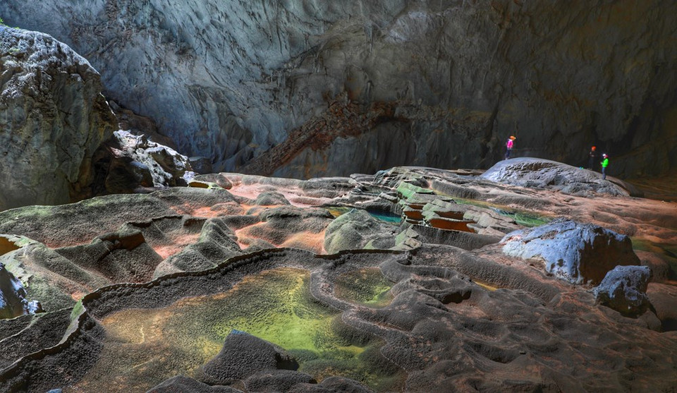 Son Doong apareció hace dos a cinco millones de años, debido a que el agua de un río socavaba un área de piedra caliza y creaba un gigante túnel subterráneo. (Foto: Vietnam+)