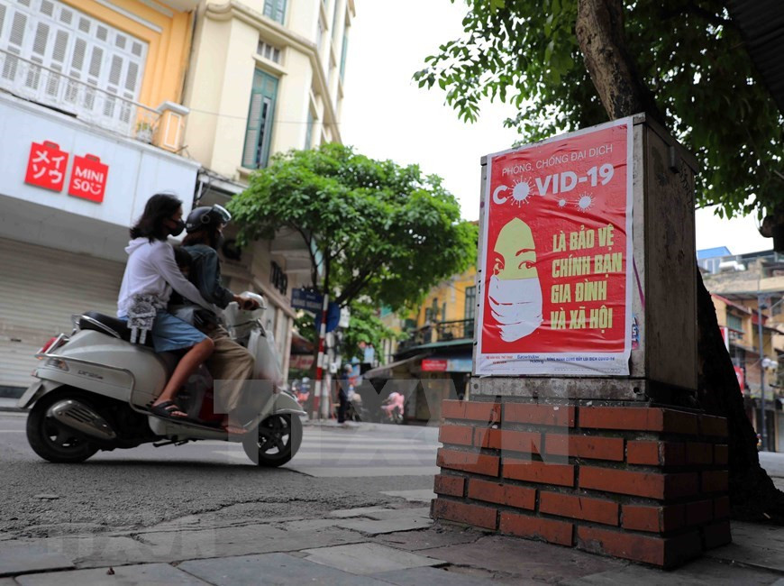Los carteles aparecen en el casco antiguo de Hanoi, que tiene la mayor densidad de población (Foto: VNA)
