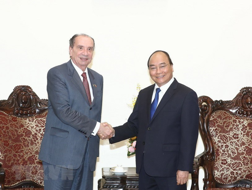 Primer ministro Nguyen Xuan Phuc recibió al canciller de Brasil, Aloysio Nunes Ferreira, durante su visita en septiembre de 2017 en Vietnam. (Foto: VNA)