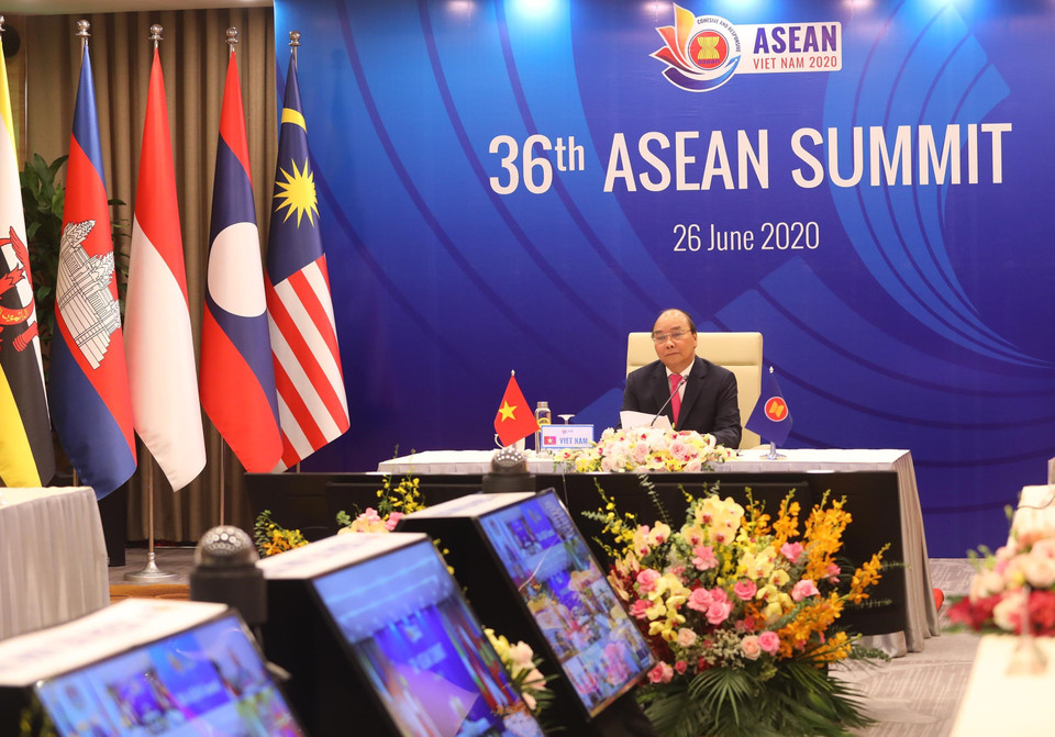 El primer ministro de Vietnam, Nguyen Xuan Phuc, presidente de ASEAN 2020, pronunció el discurso de apertura de la 36 Cumbre de la ASEAN. ( Foto: VNA)