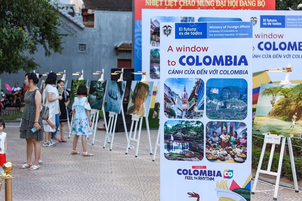 La exposición se efectuó en ocasión del 210 aniversario de la Fiesta Nacional de Colombia (Foto: VNA)