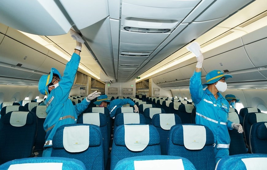 Cada avión de Vietnam Airlines se desinfecta durante 20-30 minutos, antes de volver a ponerse en funcionamiento (Foto: Vietnam +)