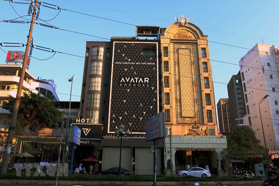 Karaoke en la calle Pham Viet Chanh, en el distrito 1, está cerrado para prevenir la epidemia de COVID-19. (Foto: VNA)