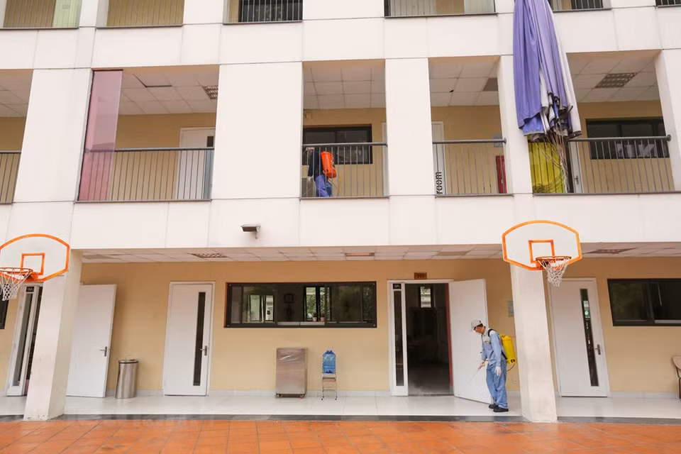 Antes el riesgo del contagio del nuevo coronavirus (2019-nCoV), muchas escuelas en Vietnam iniciaron hoy la fumigación y la limpieza. (Foto: Vietnam +)