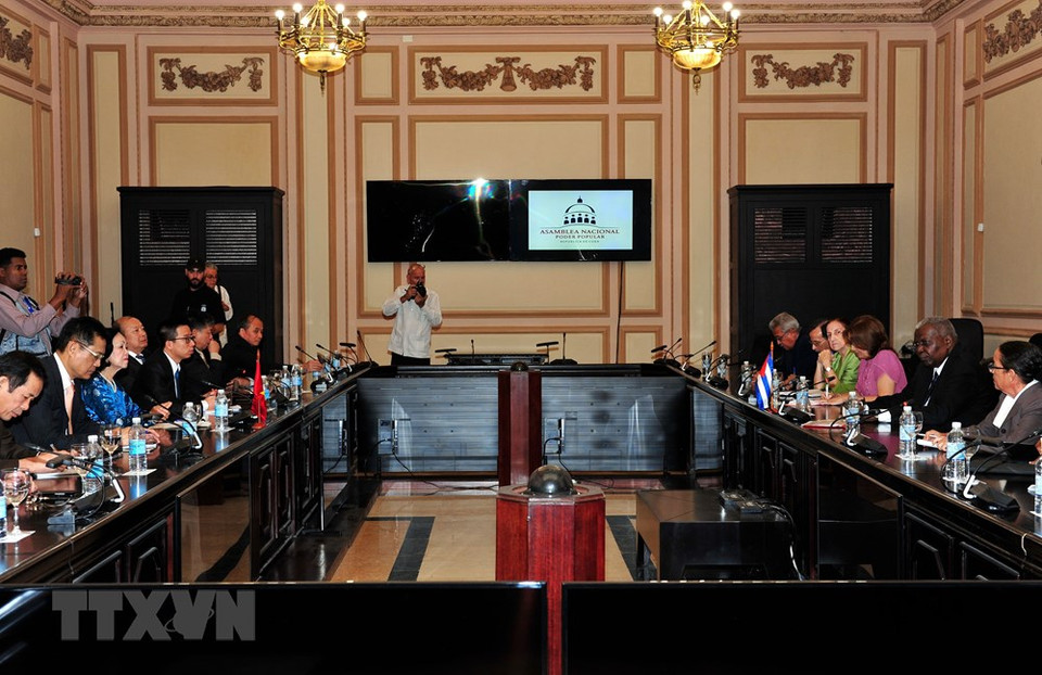 El presidente de la Asamblea Nacional de Cuba, Esteban Lazo Hernández, recibió a la delegación de alto nivel del PCV. (Foto: VNA)