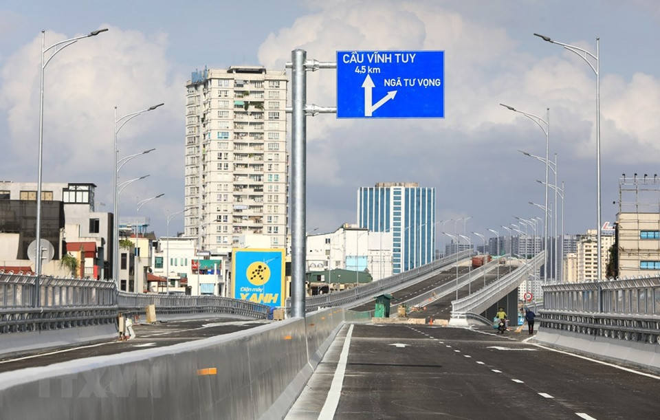 La sección elevada de Nga Tu Vong - Nga Tu So en la carretera de circunvalación 2 se encuentra en el medio de la ruta Truong Chinh. (Foto: VNA)