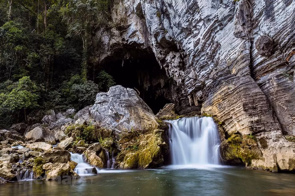 Fuera de la cueva Tu Lan. (Fuente: Oxalis Adventures/Vietnam+)