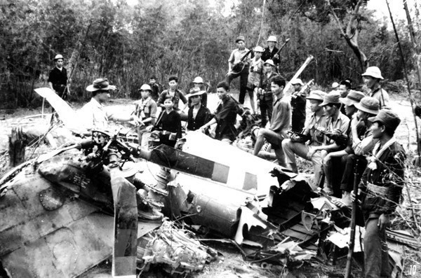 La guerrilla de la comuna de Nhuan Duc, distrito de Cu Chi, derribó un helicóptero estadounidense en Bau Lach el 9 de mayo de 1965. (Foto: VNA)
