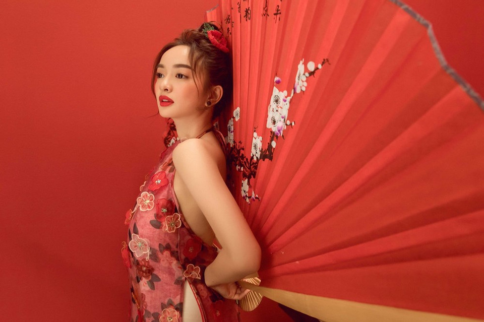 Artista Kaity Nguyen en traje tradicional (Foto: CTV/Vietnam+)