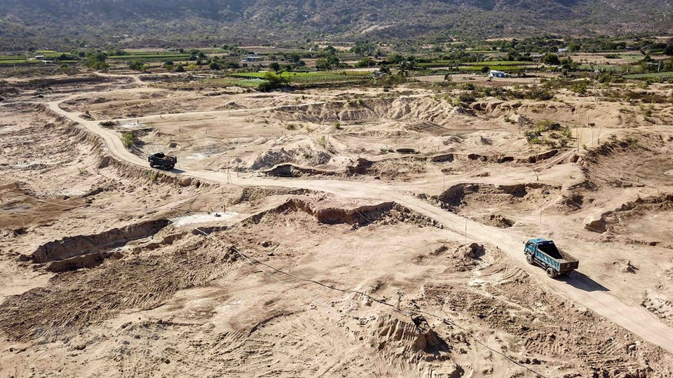 El proyecto sobre dragado en el lago Ong Kinh, distrito de Ninh Hai, contribuye a combatir la sequía. (Foto: VNA)
