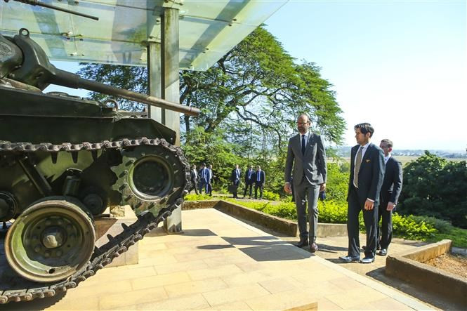 Las antiguas ruinas del campo de batalla se convierten en un destino turístico para muchos visitantes (Foto: VNA)