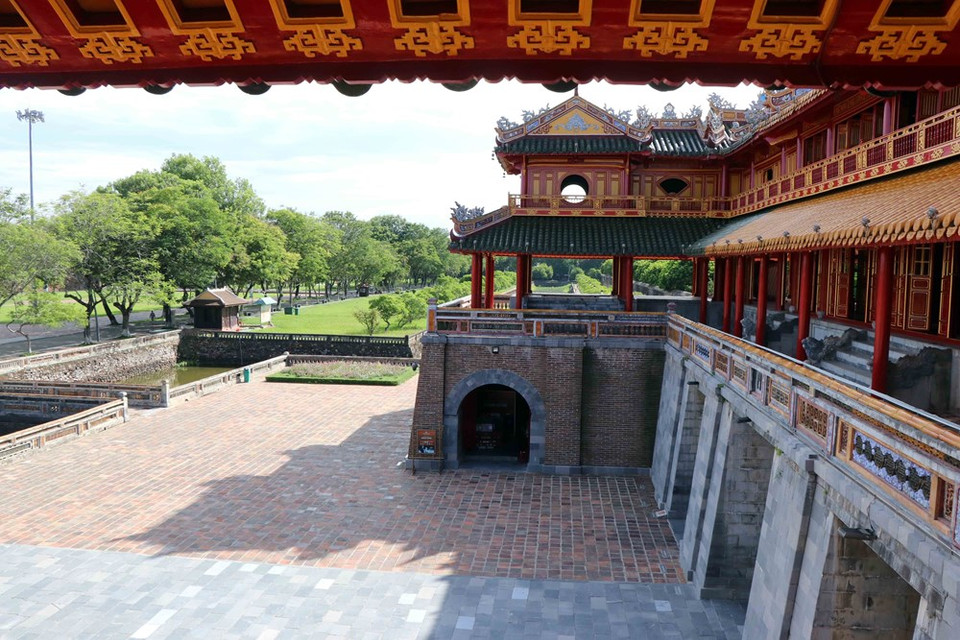 La plaza Ngo Mon (Puerta Meridional), símbolo de la ciudad imperial de Hue, donde ocurrió numerosos acontecimientos históricos de Vietnam, entre ellos la abdicación del último emperador vietnamita Bao Dai. (Foto: VNA)