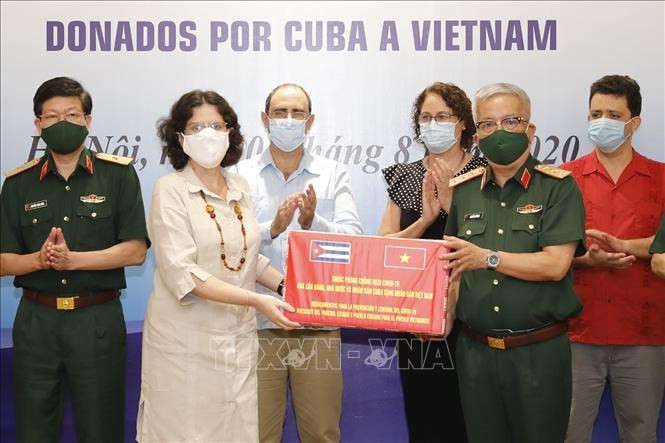 Por otro lado, una misión de expertos médicos de ese país caribeño se dirige a Vietnam para prestar apoyo al personal de la salud en esas dos localidades. (Foto: VNA)