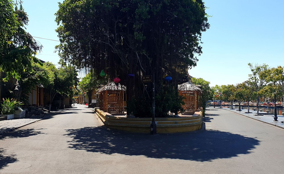 Las tiendas en Hoi An detuvieron todas las actividades antes de implementar el distanciamiento social. (Foto: VNA)