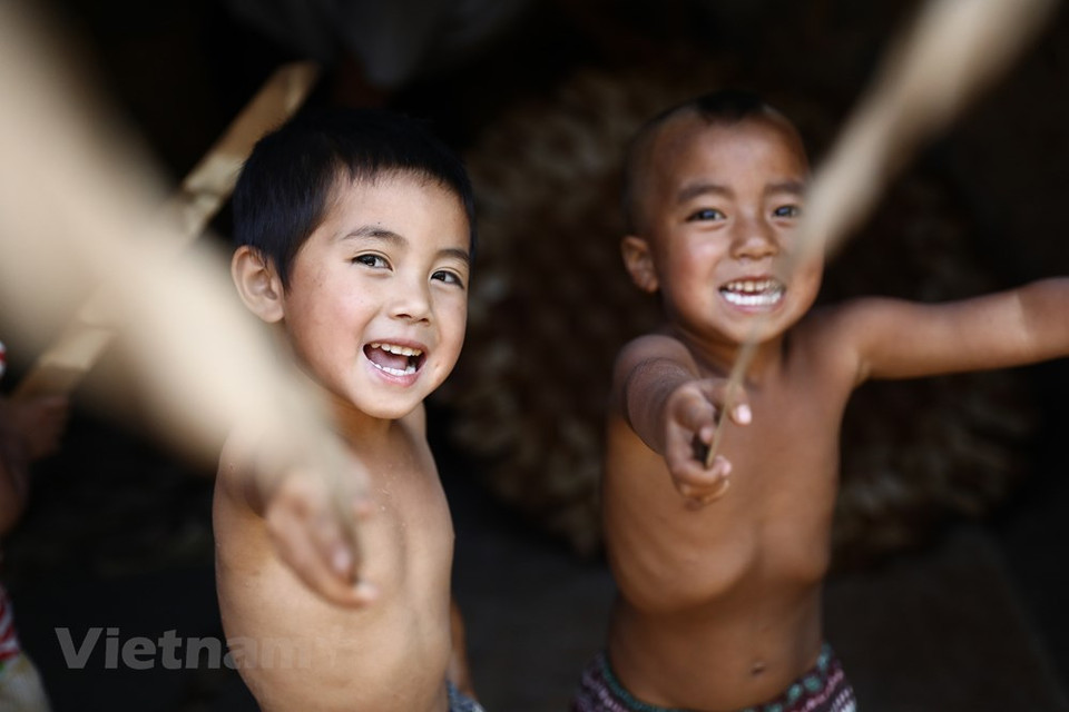 Antiguo pueblo con unas pocas docenas de techos, cada casa tiene de entre dos a seis niños. (Foto: Vietnam +)