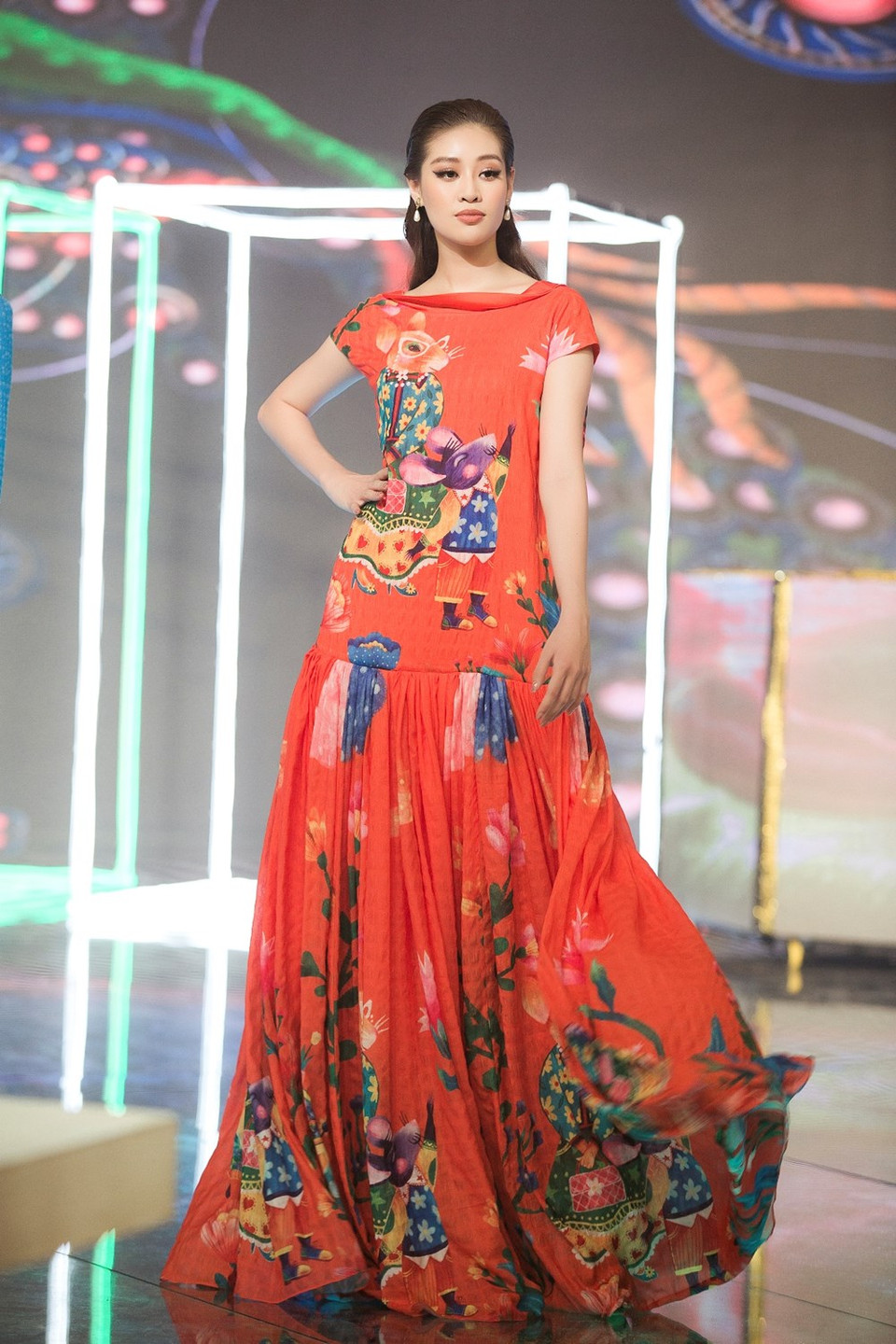 Nacida en 1995, la bella Nguyen Tran Khanh Van es oriunda de Ciudad Ho Chi Minh, mide 1,75 metros de estatura y posee las medidas 83-60-90. (Fuente: VNA)