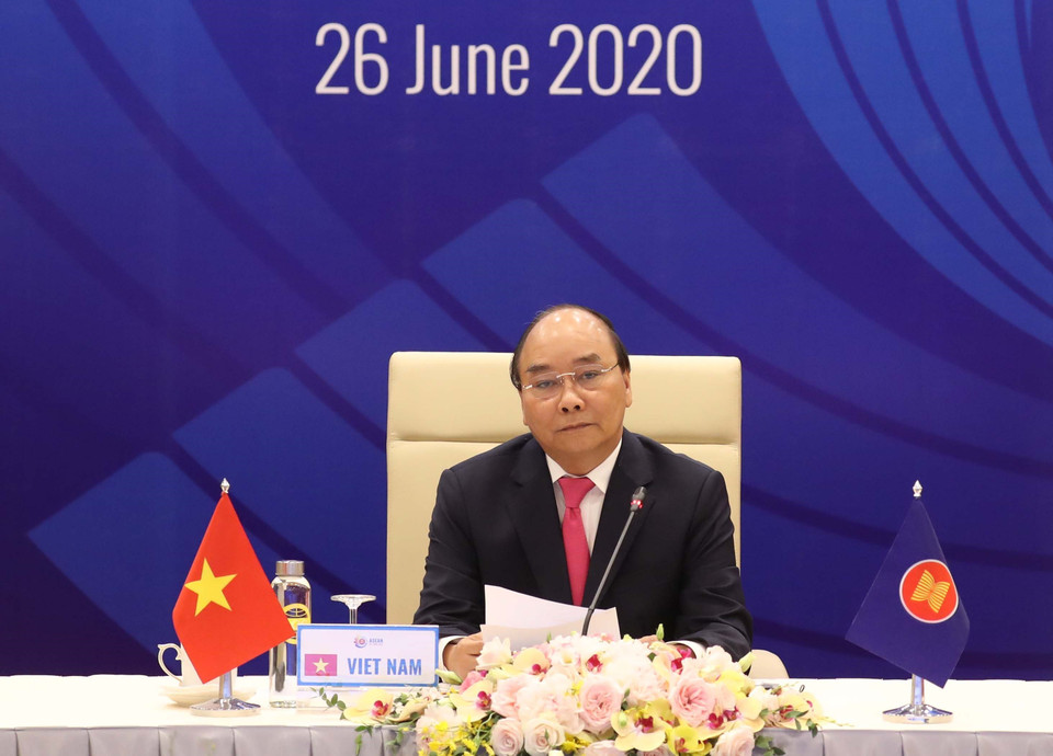 El primer ministro de Vietnam, Nguyen Xuan Phuc, presidente de ASEAN 2020, pronunció el discurso de apertura de la 36 Cumbre de la ASEAN. ( Foto: VNA)