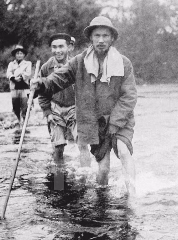 El presidente Ho Chi Minh en Viet Bac (Foto: VNA) 