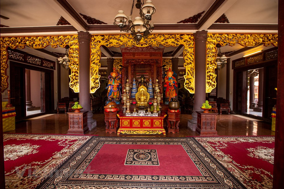 La pagoda de Thien Hung es uno de los destinos turísticos más atractivos de Binh Dinh, una tierra con una larga historia con la cultura Sa Huynh, que solía ser la antigua capital del reino de Champa, pero aún se conservan herencias como el castillo Do Ban y las torres Cham con un arte arquitectónico único, además tierra natal de muchos famosos. Las artes marciales y la diversidad cultural son ricas en varios tipos de artes como la cabaña de canciones, el canto de ópera y la música marcial de Tay Son. Binh Dinh también es conocido por su tradición. Las artes marciales y la diversidad cultural son ricas en varios tipos de artes como la cabaña de canciones, el canto de ópera, la música marcial de Tay Son, los vítores de la gente del mar, junto con festivales como el Dong Da, la fiesta de la pesca (Foto: Vietnam +)